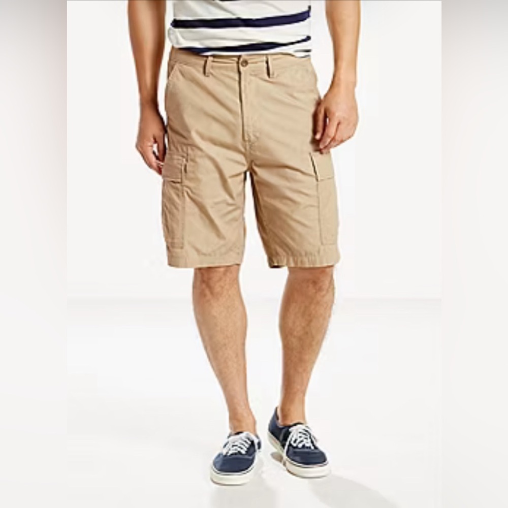 NWT Levis Carrier Cargo Shorts Mens 42 Khaki  Cotton Levi’s